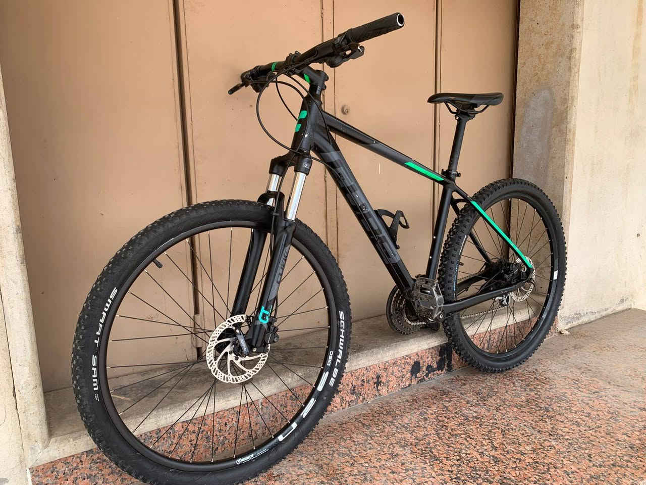 Cube aim pro
دراجة كيوب فئة aim pro حجم 27.5 قطعة بلادية
نضام البريكات هيدروليك ديسك سستم البدالات
8* 3 شيمانو التوس الدراجة مختمة كيوب ستيرن ودبل ومقعد مكان الدراجة موصل متوفر توصيل كلل المحافظات تواصل  اتساب أو ع رقم

***********
