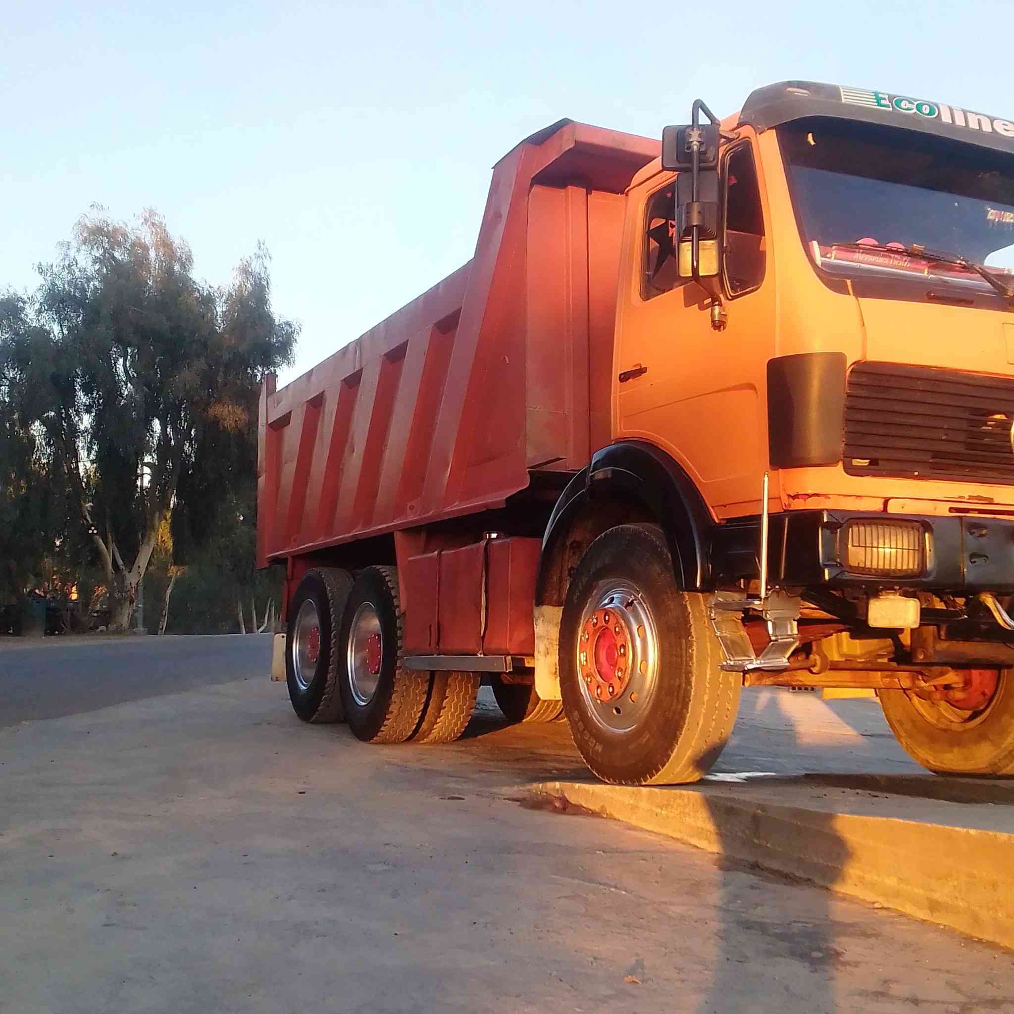 السلام عليكم البيع البي مديل82 رقم الهاتف ***********
