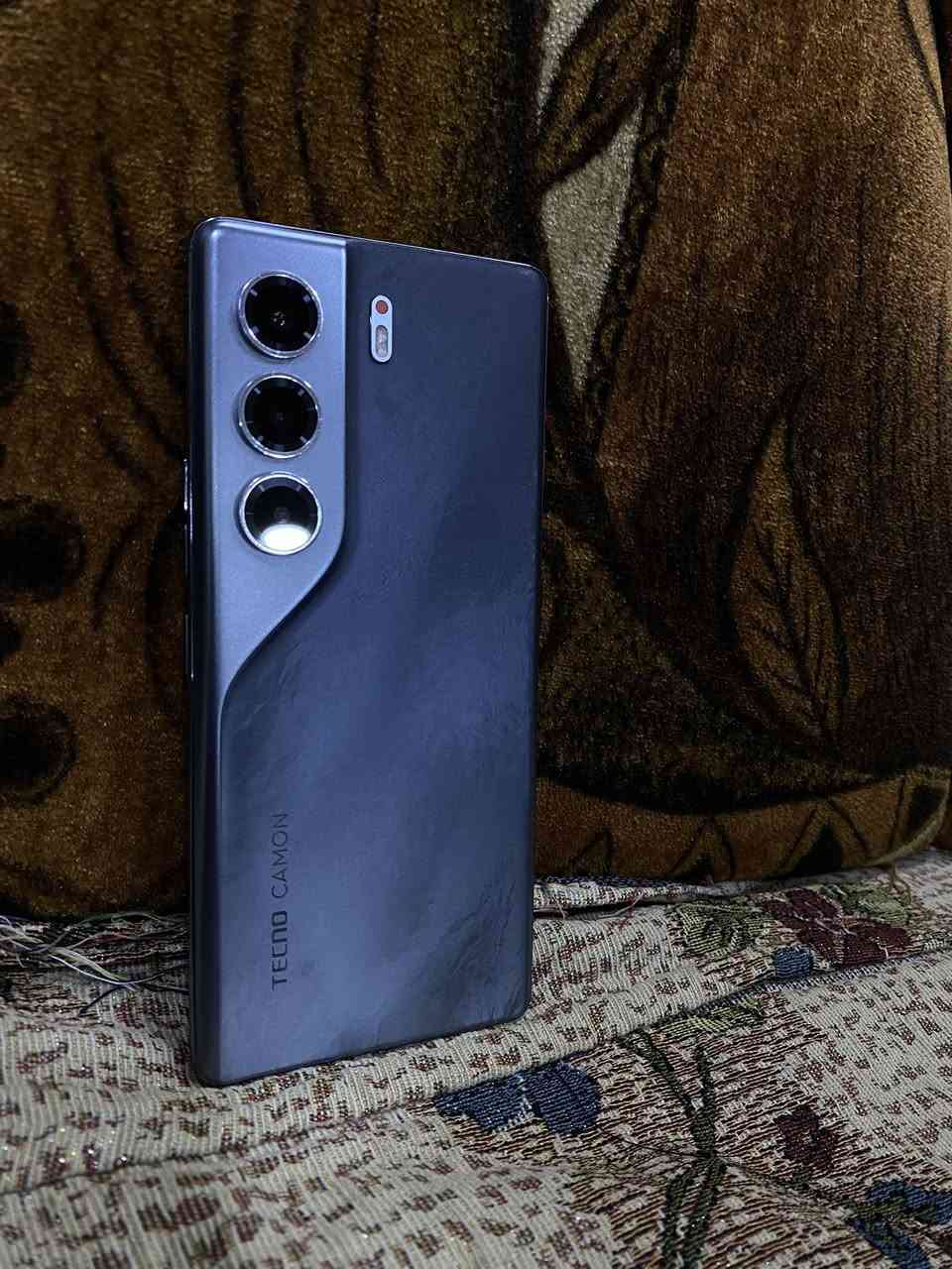 تكنو كامون 40برو فايف جي ذاكره 256 رام 12 +12 =24  جهاز فول نضافه كلو شغال مابيه اي عطل بوبجي 90فريم فول سلاسل بطاريه 5200 مللي أمبير قطاره بل شحن شاشه مصطحه جهاز ماوياه غراض شاشه 144هرتز جهاز جديد السعر 250 وابيه مجال حك جيه مكاني موصل حي عدن رقم الهاتف *********** جهاز كدام العين تجي تجيك عجبك اخذو ماعجبك اتركو
