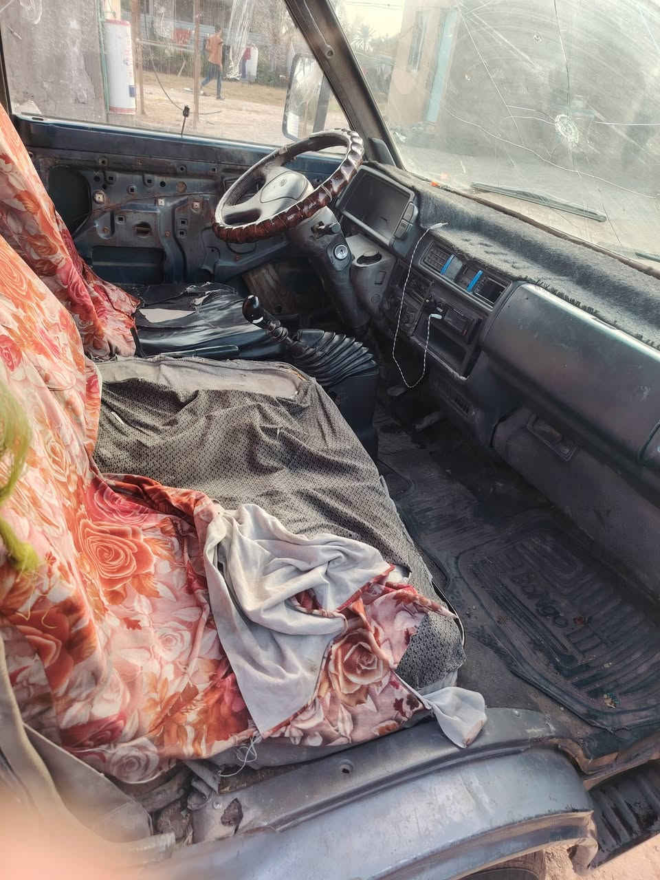 سلام عليكم عندي سياره بسته لبيع موديل 95رقم أبغداد حمر سنويه صاقطه تحويل موجود محرك بي تنقيص كسن مكفول كير مكفول كفاله عامه سعر 23وبيه مجال   مكاني بغداد المحموديه *********** //*********** قير متواجد
