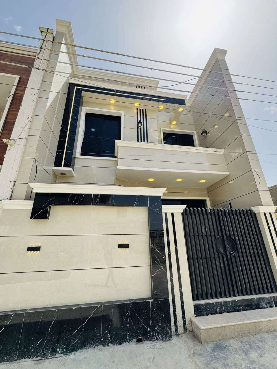 #السلام عليكم
🏠#دار_للبيع   100متر واجهيه 6،25متر نزال 16متر
 بناء طابقين حديث 
يحتوي البيت. ع[3غرف نوم -استقبال -صحيات عدد 2- صالة- ومطبخ] 
البيت شغل درجة اولى مع كامل الخدمات

🔴ملاحضه البيت جاهز للسكن 🔑

⬅️نوع العقار  طابو زراعي سند 25 اقرار محكمه 

⬅️العنوان #بغداد_الدوره_البوعيثه   

⬅️مجمع الحليم

🔴للاستفسار  خاص او الاتصال ع الرقم 

 ☎️***********
☎️***********
