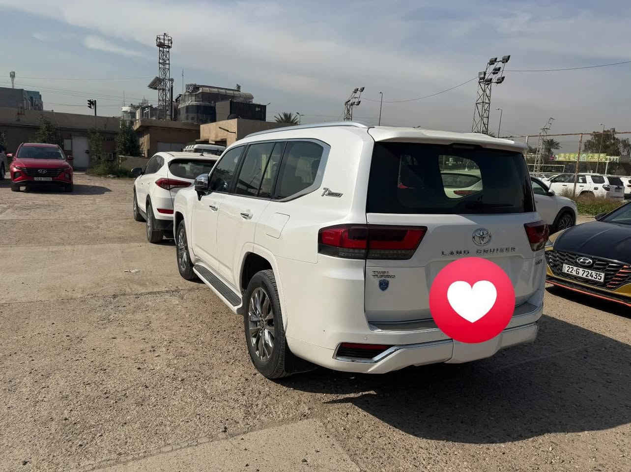 السلام عليكم 

سيارة تويوتا لاند كروز ٢٠٢٢ في اكس ار Toyota Land Cruiser VXR  موديل 2022

مكينة v.6 3.5 توين تيربو المرغوب ستة سلندر .. 
السيارة نظيفة كلش استخدام شخصي .. 

السيارة بحالة ممتازة من كل النواحي صدر مكينة ، وكلشي بيهة مرتب بدون أي ملاحظات .. 

✔️ فئة VXR اصلية بدون تحديث و لعب 
✔️ گير محرك مكفولات و مكفولة من كلشي 
✔️ صيانة منتظمة و محافظ عليهة كلش 
✔️ بدون ولا قطرة صبغ 
✔️ جاهزة للفحص بأي مكان
✔️ سيارة رفاهية + هيبة + اعتمادية 
✔️ نظام صوت JBL المميز 
✔️ تدفئة تبريد كشنات امامي و خلفي 
✔️ مقاعد ميموري للخزن 
✔️ رادارات ٣٦٠ درجة 
✔️ مري شفط 
✔️ شاشات خلفية 
✔️ شاشة كبيرة 
✔️ تبريد بيانو 
✔️ داخل احمر 
و صراحة هواية مواصفات جناية ال vxr يعرفوهة

* اللون: أبيض
* الممشى: ( ١٢١ )الف كيلو متر 
* الصبغ: بدون قطرة صبغ 
* الوارد: خليجي 

السيارة مرقمة بغداد رقم مميز 
اذا اتفقنة عالبيعة مالتهة ارقملكياهة رقم بغداد باسمك 

السعر المطلوب 76,000 $ يعني ٧ شدات و ٦٠ ورقة و بيهة مجال بسيط 

و ان شاءالله الرزق و التوفيق للجميع 

مكاني بغداد 

للتواصل على الخاص او على الرقم 
***********
