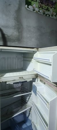 ثلاجة كبيرة البيع شغالة وكلشي ما بيها الخاص مفتوح 07862894263