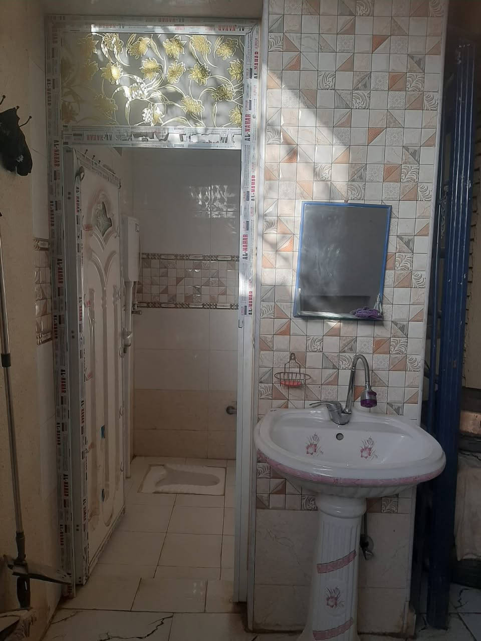 دار للبيع زراعي في حي الشموع جاهز للسكن مساحه 150 متر جداً قريب ع شارع العام بناء درجه اولئ بناء حديث تفاصيل بناء // غرفتين / صاله / مطبخ / وستقبال/ وصحيات داخليه وخارجيه // السطح شتايكر /بيت بي وصل تطويب للاستفسار اكثر تصال او زياره المكتب في الشموع ع شارع العام  
*********** // #مـكتب_المسـتقبل_للعقـار 🏠.
