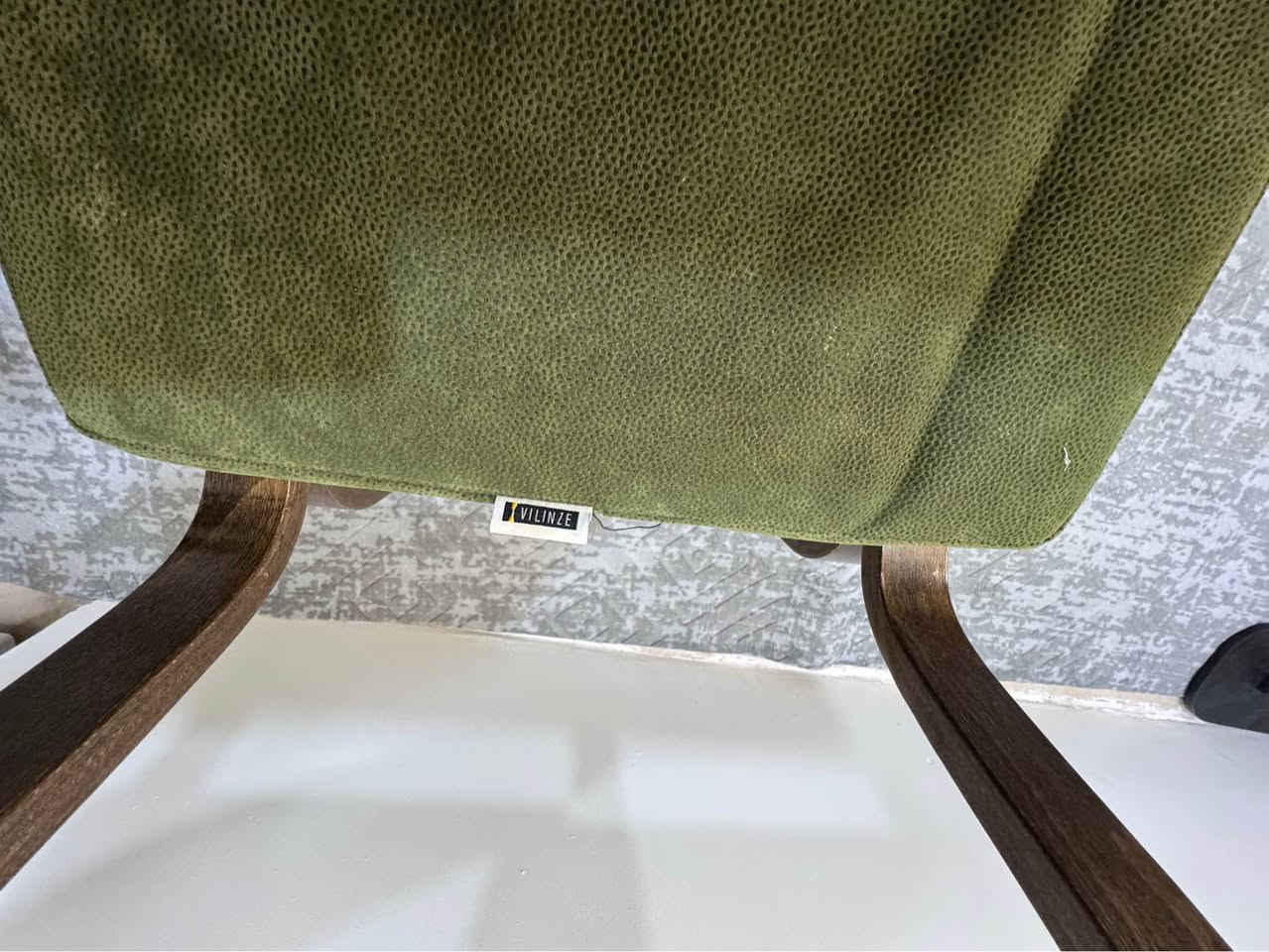 مێزو کورسی نان خواردن ٤ نەفەری
مارکەی ڤیلینز ی تورکی
لە بەیزا کڕیومە
٤٠٠$ م پێیاوە
لەبەر بێ شوێنی ئەیفرۆشم
سلێمانی
***********
نرخ/ ٢٠٠،٠٠٠ کەمێک معاملە السليمانية, العراق
