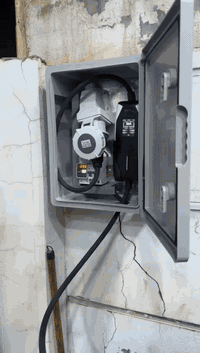 من اعمال كادرنا الفني للتنصيب 
# تنصيب شاحن بي واي دي سراج عالي الجودة للدكتور المحترم د.احمد .
 # وتتصيب شاحن ٣٢ امبير لسيارة جيتور .
 # وتنصيب شاحن ٨ امبير بلادي 
لسيارة بي واي دي ..
للتواصل والحجز الاتصال بنا  .
***********
***********
بغداد البلديات شارع المصرف
