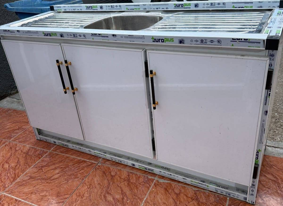 كاونتر ارضي بدون ملحق عدد ٢
وياهن سنك غير مستعملات جدد العرض ٥٠ سم 
طولهن واحد متر و٤٠ سانتيم 
الثاني متر و٧٥ 
والثالث السنك متر و٦٠ غير مستعملات جديدات 
رايدهن ب٥٥٠ وبيهن مجال العنوان ديالى بعقوبة الاتصال ***********
