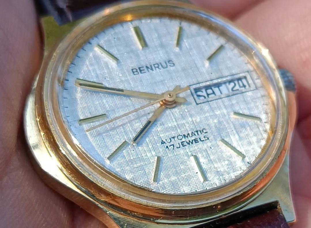 ساعة بينروس اوتوماتيك 
انتاج السبعينات 
الولايات المتحدة الأميركية - المانيا 
قطر ٣٨ ملم
مينا كاروهات صدفي لوك
دي ديت
نظافة جيدة جدا
السعر ١٨٠ الف


**إذا كنت صاحب هذا الإعلان وتريد حذفه لأي سبب، رجاءا أرسل رسالة إلى الدعم الفني**