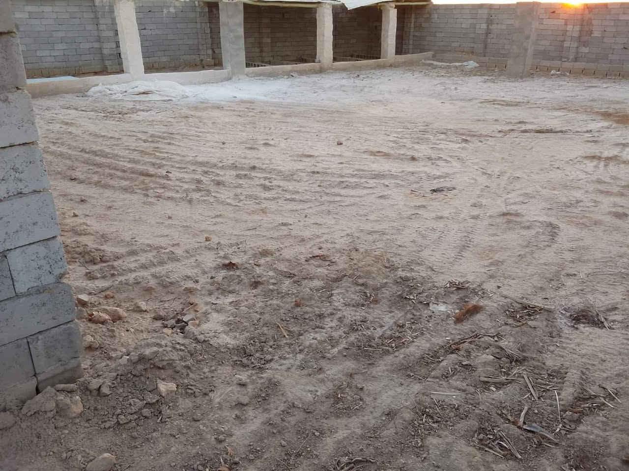 ٦ دوانم  سند ٢٥ وبأسمي. فيها ماء وكهرباء.وقرب نهار.  وبيت. وحقل بل حسينيه. قرب دغاره. ***********
