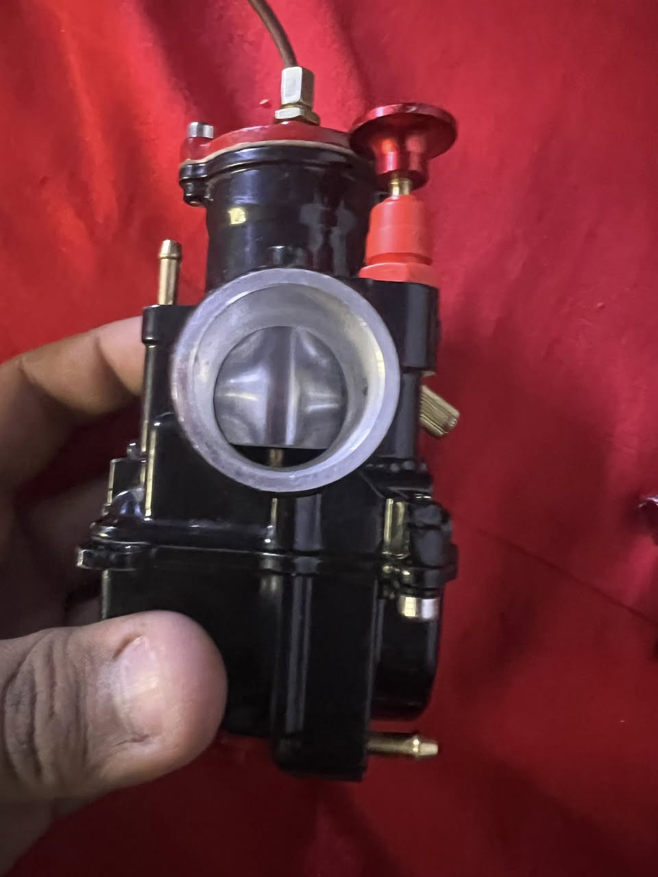 سلام عليكم غراض للبيع الكابريتر ب ٥٠ حجمه ٢٨ يدات ١٥ فلاوين ب ٣٠ التطاولات الوحده ع ١٠ مكاني دوره حي الصحه ***********
