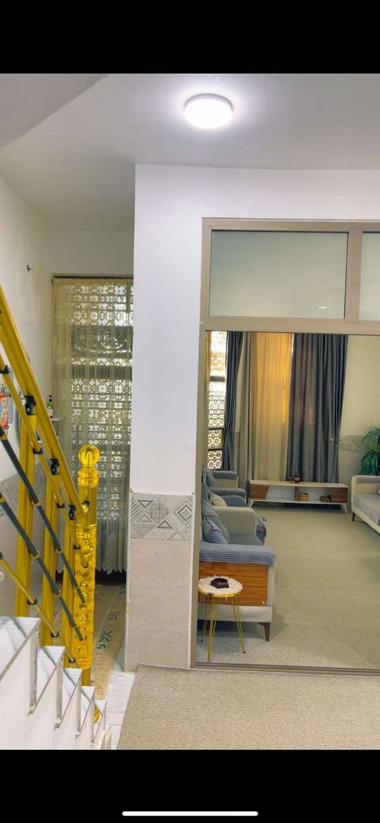 📢دار للبيع 
📍 الموقع :كربلاء حي القدس 
📏المساحه:100 متر 
🧾جنس العقار : طابو صرف 
 📌المحتويات : طابق  ونص يحتوي غرفتين وصالة 
واستقبال ومطبخ حار. وبارد كذلك يحتوي على سطحين

البيت بناء 2025
للأستفسار مراسله الصفحة أو الاتصال على ***********📞
