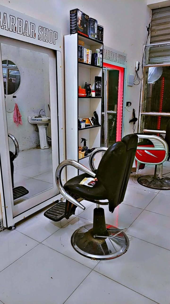 غراض حلاقه نضيفات وبأسعار مناسبه  حي الجهاد وهذا رقم *********** اني مكلفه بنشر
