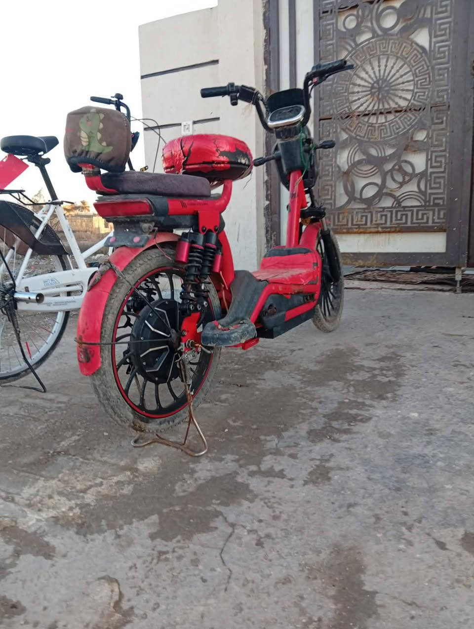 سياره سلام عليكم  بايسكل شحن البيع نضيف كلش فقط يرايدله تبديل بطاريات سعر 115 وبي مجال ***********
