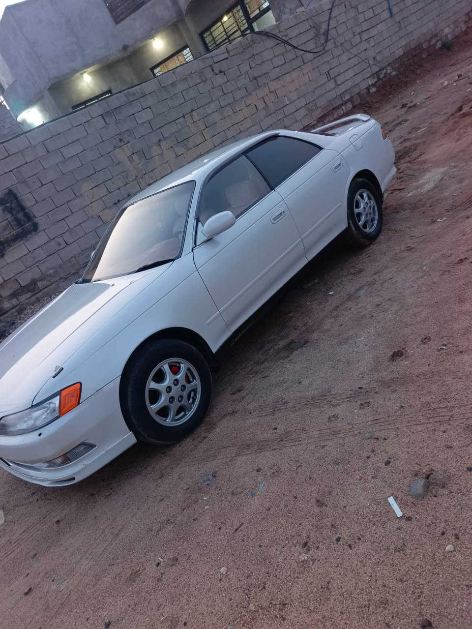 السلام عليكم مارك نفخ للبيع مديل 93 رقم بصره سنويه بعده مامنتيه مكفوله من كص نقل جثه ضربه حداديه طوبه تخم تاير جديد كهربائيات كلها شغاله مكينه وكير ثنين ونص كارتون السياره احلى من الصوره تخبل مكان السياره البصره ابي الخصيب السعر 69 وبيها مجال الهاتف ***********
