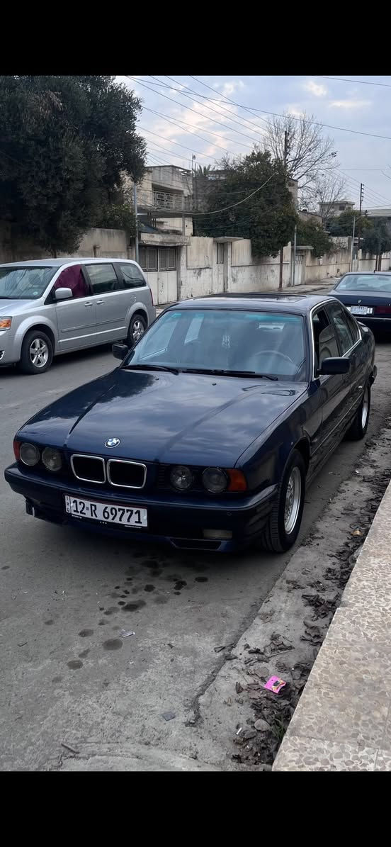 السلام عليكم
* بي ام 525i نيلي 
* موديل 94  
* جامات اربعة كهرب  
* ثلاث انظمة قيادة
* صبغ عام جمالية ( بدون ضرر ) 
* سنوية 2029
* رقم مسطرة  
* السيارة ب اسمي تحويل ثاني يوم 
* مكفولة من الدعامية للدعامية من الضرر
* ( تبريد / تدفئة ) شغالين 
* كير ومكينة شرط 
* لايت زينون
* السيارة وضع بلاد حتى المسجل مالها موجود الاصلي 
سعر ($75 ورقة)  للتواصل : 
***********
او عالخاص
