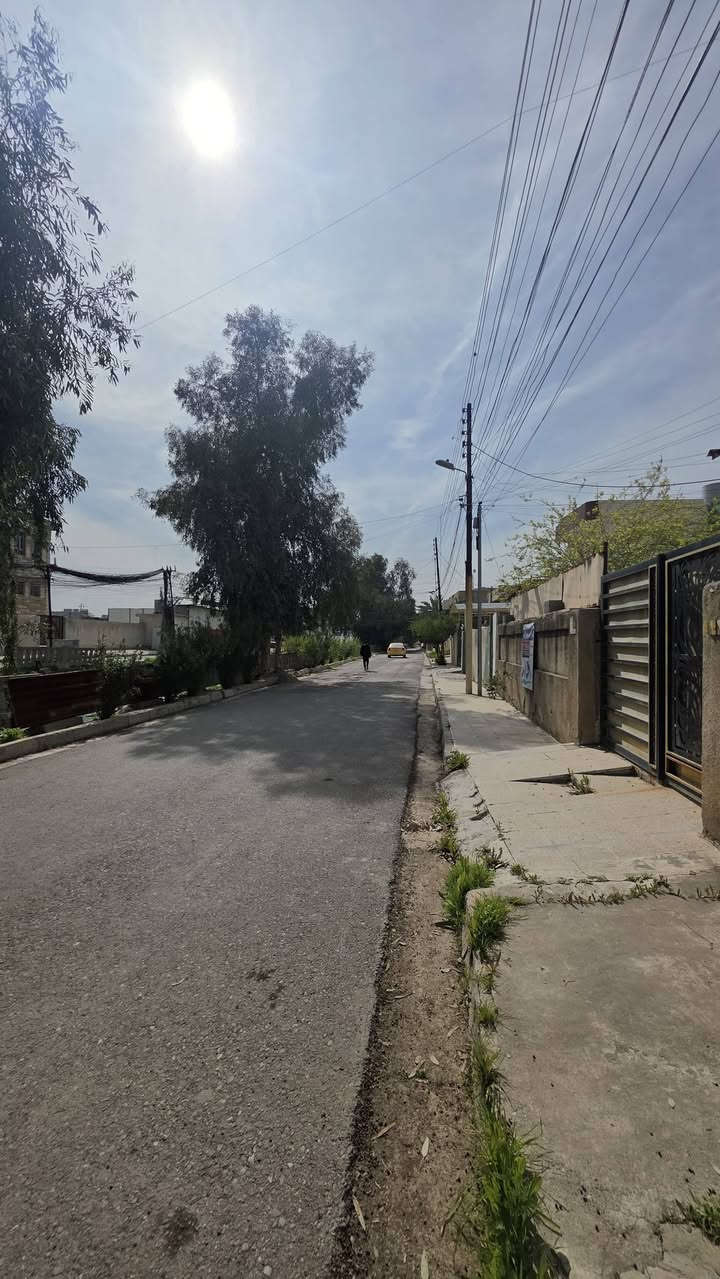 الدار للبيع بسعر مناسب 
قديم حساب الأرض 
الموقع الموصل حي الجامعة قرب شارع الأسواق الرئيسي 
المساحة ٢٢٧ متر واجهة ١٠ الاتجاه شروق تام 
البناء طابق واحد الدار فارغ استلام فوري 
سعر ١٧٠ مليون سعر المتر ٧٥٠ الف
للاتصال على الرقم ***********
او التواصل على الخاص 
مكتب نون لتجارة العقارات الكائن في حي المصارف مقابل مسبح الابراج قرب مطعم قصر السلطان 
اوقات الاتصال من الساعة العاشرة صباحا وحتى الساعة التاسعة مساء
