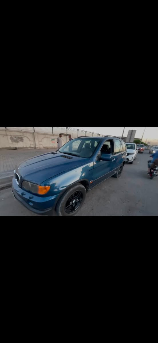 BMW x5 
موديل2001 محرك 44 8سلندر 
كير ومحرك بشرط تبريد ثلج كامل سياره جاهزه ترايك للبصره 
رقمها بغداد 
*********** رقمي 

السعر 78 ورقه وبيها مجال (سيارة متعوب عليها)سيارة بلادية وارد خليجي لا صبغ ولا ضربه
