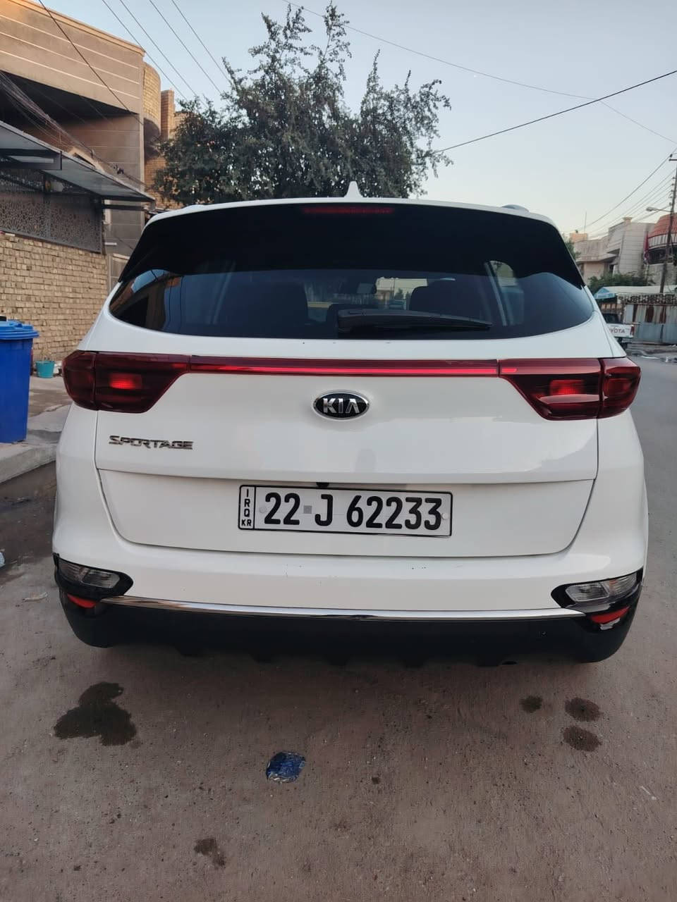 كيا سبورتج للبيع موديل ٢٠٢٠ وارد امريكي حادث موضح بالصوربالصور بجم كبس ع وضع الشركه لغود وشواصي كفاله محرك وكير كفاله كل السياره ع وضع الشركه فقط حادثها صطحي كرد من بره جاملغ وباب وشويه الباب الورا لايحه ماشيه ٩١ رقم انكليزي هزه وسنويه جدد السعر ١٥٠ ورقه مكان السياره بغداد البلديات ***********صور حادث مرفقه بالمنشور
