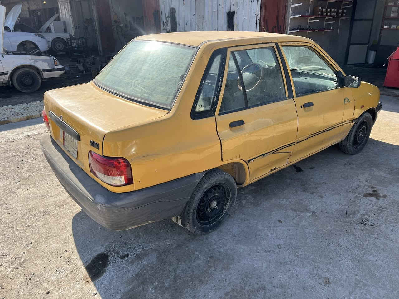 سلام عليكم موديل 11 رقم بغداد شرط تحويل هيئة مصفره 
مكينه حلوه بس الكير بي مشكله سياره جاهزه وتمشي شواصي جدد عليها غرامه 240 تنزل من سعرها سنويه نافذه 3سنوات 
سعر 18$ مكاني بغداد قرب بسمايه ‭0788 172 0190‬
