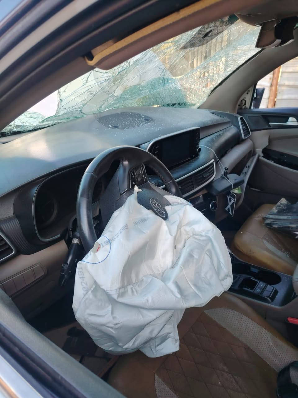 سياره نوع توسان خليجي  موديل 2020 ابيض سياره مباشره مع ابو السنويه رقم بغداد متضرره الاتصال على هذا  الرقم وات ساب ***********
