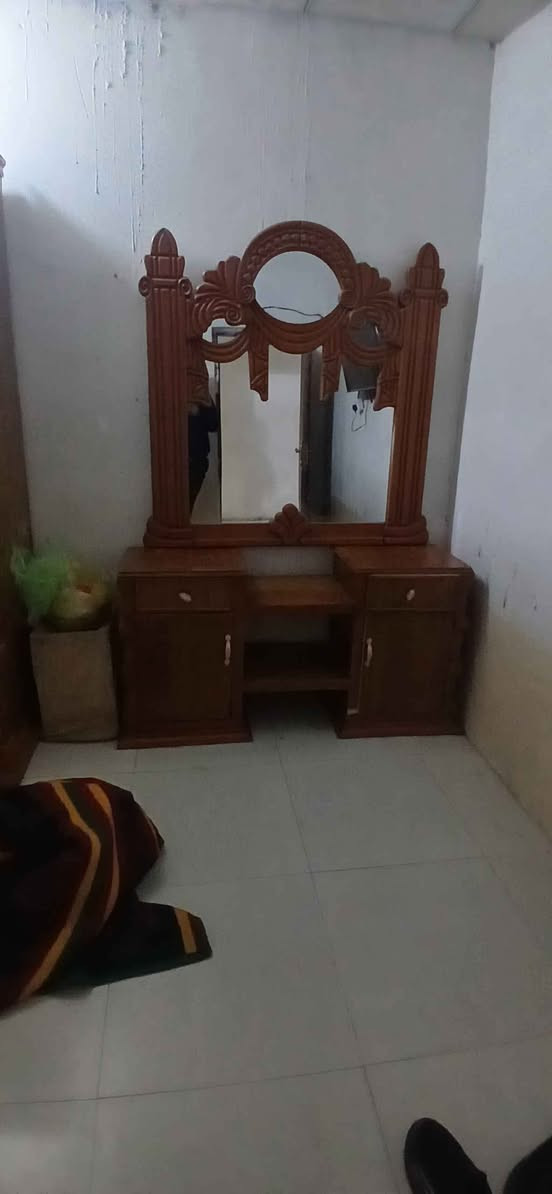 غرفه نوم نضيف كما موضح بالواقع احلا اعدىوني كامره موبايلي مو شي مكاني نجفةحي الجامعه رقمي 
***********
*********** النجف, العراق
