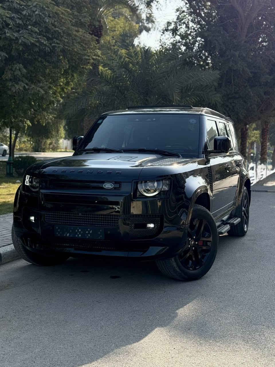 🔴لاندروفر دفندر DEFENDER se
⚫️موديل 2023
⚫️مكينة 6سلندر p400 twin turbo 
⚫️ماشيه 28,000km
⚫️مغلفة ppf بالكامل من جيوشيلد
⚫️وكالة سرداد بعدها بالضمان
⚫️رقم بغداد
⚫️مزود دفيوزر امامي 
⚫️سبويلر خلفي 
⚫️السيارة بلاك ادشن بالكامل 
⚫️تخم تايرات جديدة 
⚫️السيارة كاملة من كلشي 
⚫️باقي المواصفات معروفه مال دفندر  
💲لمعرفة السعر الاتصال ***********
