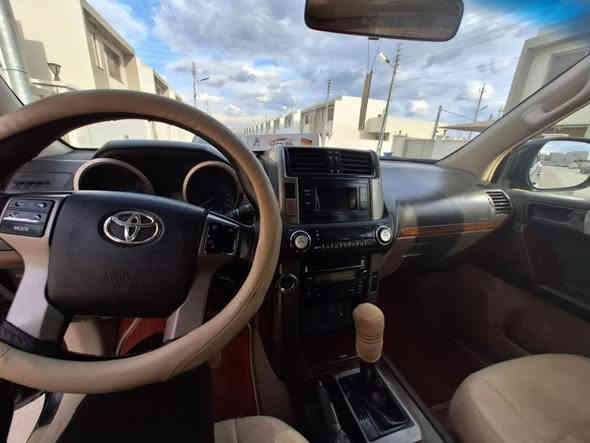 السلام عليكم بيع فقط 
تويوتا برادو 2013 TXL
اللون اسود
ماشية ١٤٠٠٠٠
فول مواصفات
6 سلندر 
فتحه سقف 
بصمه تشغيل 
بصمة ابواب
داخل بيجي
تحكم استرين 
شاشه وكامرة
داخل صاج
دبل تانكي
فور ويل
ثلاجة
مري شفط
سبير تعليگ
7 راكب
ثلاث قطع تبريد
السيارة كير ومحرك وگشر بدون صبغ او ضربه مكفولات 
السعر      32500 $  وبيهة مجال بسيط
مكان السيارة بغداد 
هاتف ***********  /  ***********
ملاحضه / السياره مال بيت واستعمالها قليل
