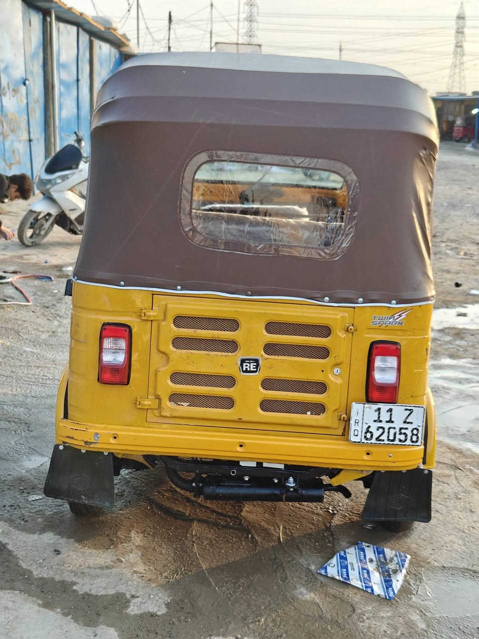 سلام عليكم تكتك موديل ١٩ كير مكينه اكسل كفاله تجفيت جديد مكينه خرسه تراي يخبل كهربيات كله شغاله جادر جديد جامه جديده دوشمه جديدة رقم سنويه  جديدة تحويل ثاني يوم اي نقص مابيه معمرة دوس كاعيه اماميه مبدله فقط عنوان بغداد الغراليه سعر6وبيه مجال رقم ***********
