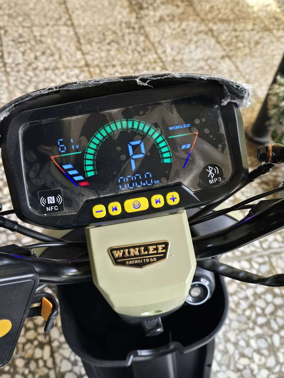 سلام عليكم دراجه R9 2026 ونلي  للبيع موصفات:
١-اشاير يمين و يسار زنون +دبل اشاره 
٢-نضام بلوتوث و تحكم 
٣-نضام P+نضام رجوع للخلف R
٤-تجي 5 بطاريات ونلي مختمه 
٥-هورن و لايت عالي ناصي زنون 
دراجه مكفوله طفاله عامه عدا مناطق بالصور البرغي بي طخه و بسكليتر بسيب  شلعه الدراجه و اكو طخه بالدكمه مال اشاره دراجه حلوه و نضيفه سعر 475 الف قفل للتواصل فقط واتساب مو شراي لا تراسلني فدوه 

0770 046 1143
