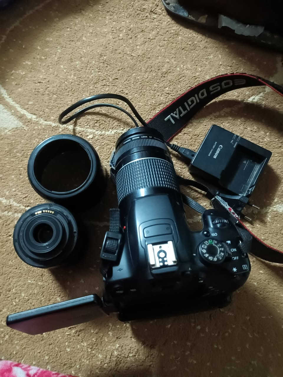 كامره فول نضافه 700C شاشه لمس تفاصيل عن طريق الواتساب ***********
