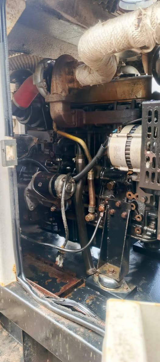 للبيع مولد بيركز صيني كاتم 4بستم توليد 30كيفي شرط برغي مامفتوح بي تشغيل أوتو المكان  ديالى ***********
