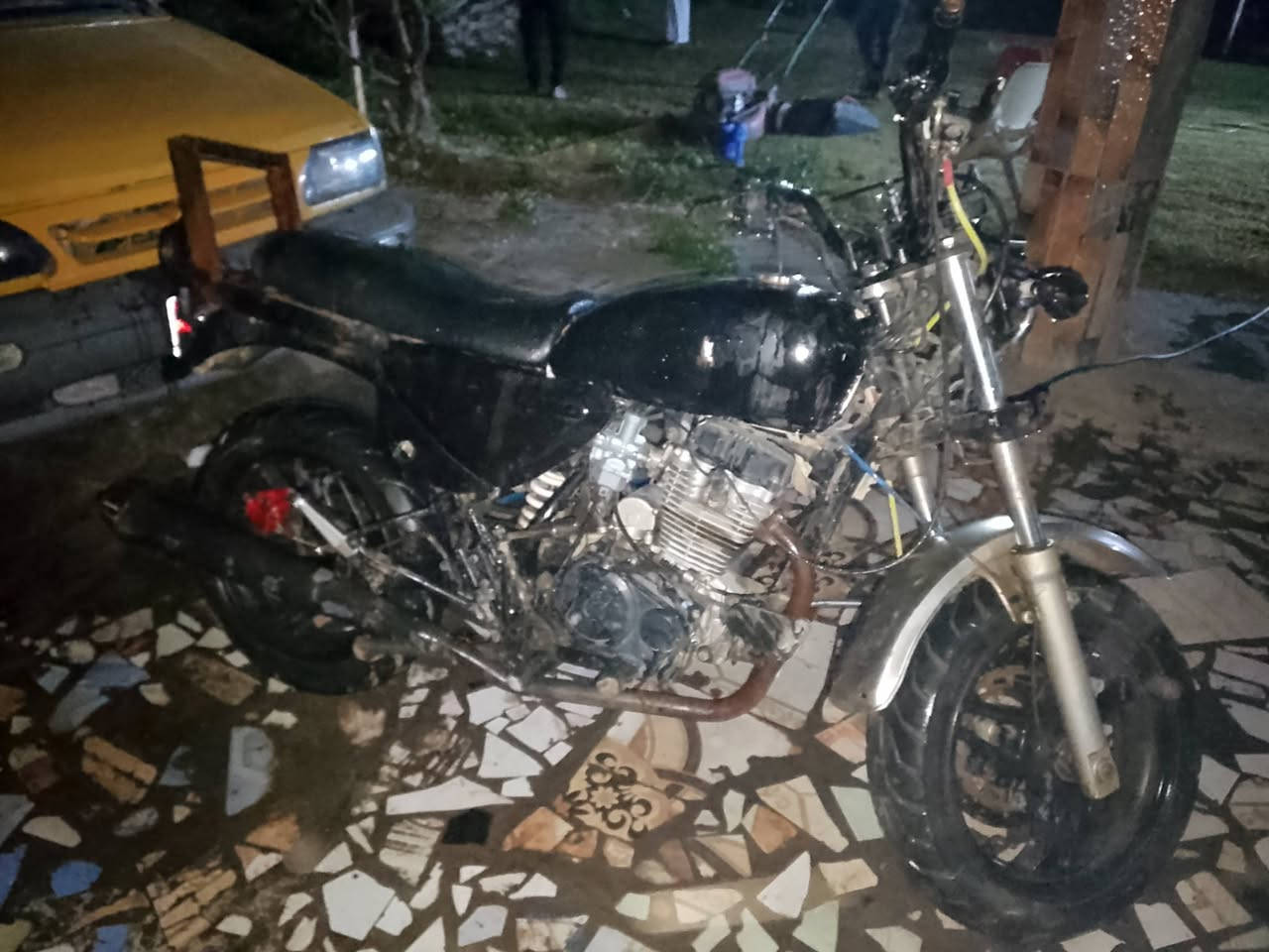 سلام عليكم دراجة للبيع سيامي كير بطح واحد جوه والباقي فوك بيها البكرة الخلفيه مال زنجيل تعبانه يرادلها تبديل يرادلها ترتيب تكعد تخبل بس ماعندي مجال هورن لايت شغال والباقي فوك مكاني شاطئ التاجي بيع او مراوس حسب القناعة


**إذا كنت صاحب هذا الإعلان وتريد حذفه لأي سبب، رجاءا أرسل رسالة إلى الدعم الفني**