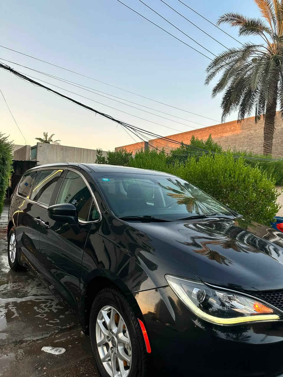 سلام عليكم 
كرايسلر فيوجر موديل 22 بغداد بأسمي تحويل ثاني يوم
لون اسود مواصفات تشغيل عن بعد تدفئه كشنات + ستيرن كشنات بلع لايت زينون لد عالي ناصي الباب والصندوك فول كهرباء كلشي شغال بيها صدر جديد تخم تاير جديد مابيها اي نقص حادثها موجوده الصور قطعتين مبدلات ومصبوغات وبيهت كلير سياره مكانها بغداد 
السعر 173 وبيها مجال 
***********
