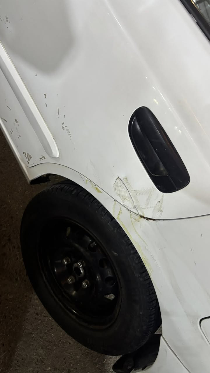 سلام عليكم فيرنا ٢٠١٠للبيع كير عادي سياره باسمي لا وكاله ولاباسم شركه تحويل ثاني يوم مكاني بغداد يرموك سياره بيها طخات وبيها باب صبغ والباقي كفاله ***********
