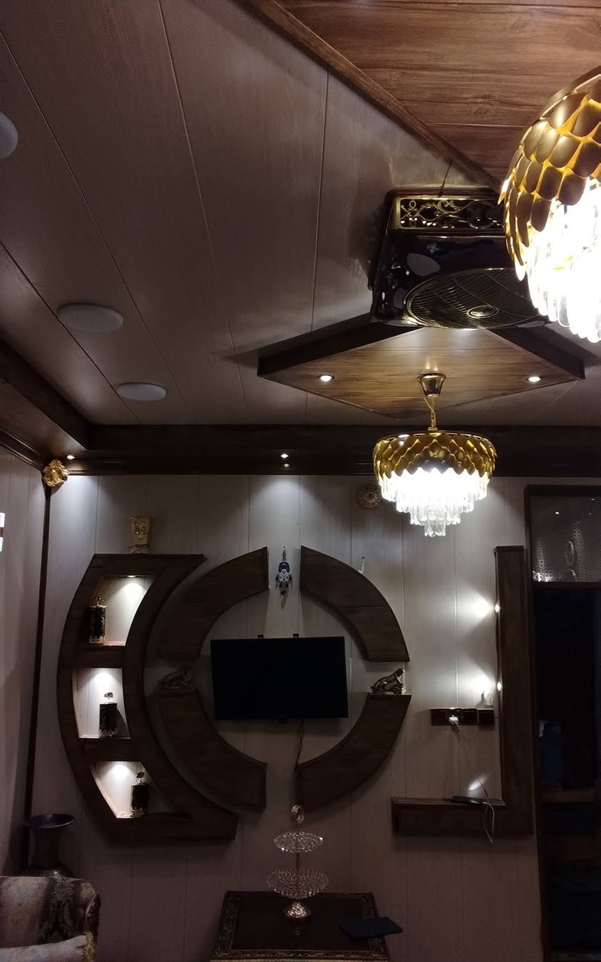 السلام عليكم 
الدار للبيع المساحه 176 يحتوي على غرفه وصاله واستقبال ومطبخ ومجمع صحيات داخل البيت وخارجه العنوان بابل الورديه قرب جامع الشيخ حمزه العبود الفرع الأول مقابل أسواق جمانه 
للاستفسار ***********
