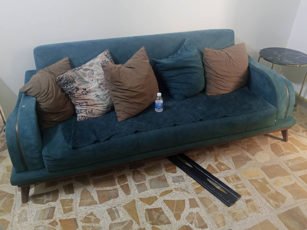 سلام عليكم 
للبيع
تخم +كاونتر 
العنوان بغداد الدورة 
السعر التخم 250
الكاونتر 250 مع الخلاط 
الاستفسار ***********
