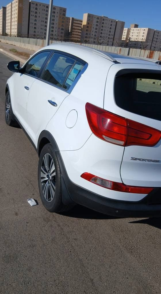 السلام عليكم….سبورتج خليجي 2016
كفاله من الصبغ والتبديل ….مال جناي
بانوراما 
تحكم 
نضام قيادة 
حساسات خلفيّ امامي 
كأمره. صغيرة
ماشيه 120 
كير محرك. على وضع الشركه 
رقم إنكليزي جديد.بغداد 
السعر…..168 بي مجال قليل

……بغداد ***********

