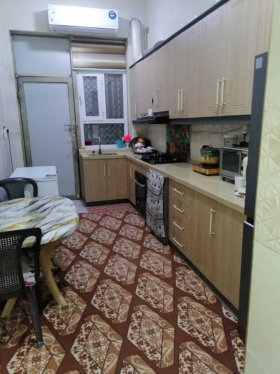 بسم الله الرحمن الرحيم
اللهم صل على محمد وال محمد

#بيت بالحكم للبيع 
الشارع الايسر بعد المركز الصحي 
مقابل اسواق سجاد
قريب على الساحة  وعلى شارعين
 طابق واحد كونكريت مسلح
 كل الخدمات متوفرة 
مساحته ١٢٥ متر (٦،٢٥٠*٢٠)
تبليط ومجاري شارع ١٥ متر
السعر ١١٠ مليون
مكتب سيد ناجح
***********
***********
