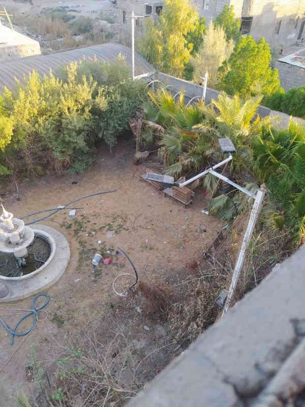 بسم الله الرحمن الرحيم اسعد الله اوقاتكم احبتي يتوفر لدينا 1300 متر وبيه بيت قاطين يتكون من 8 غرف كبيرة وديوان وحديقة كراج جبير طابو زراعي عراقي مكاتبه وي صاحب الارض عنوان البصره ابو الخصيب ام نعاج طريق معمل ثلج الامي وطب سعر 650 وبيه مجال ***********.    ***********
