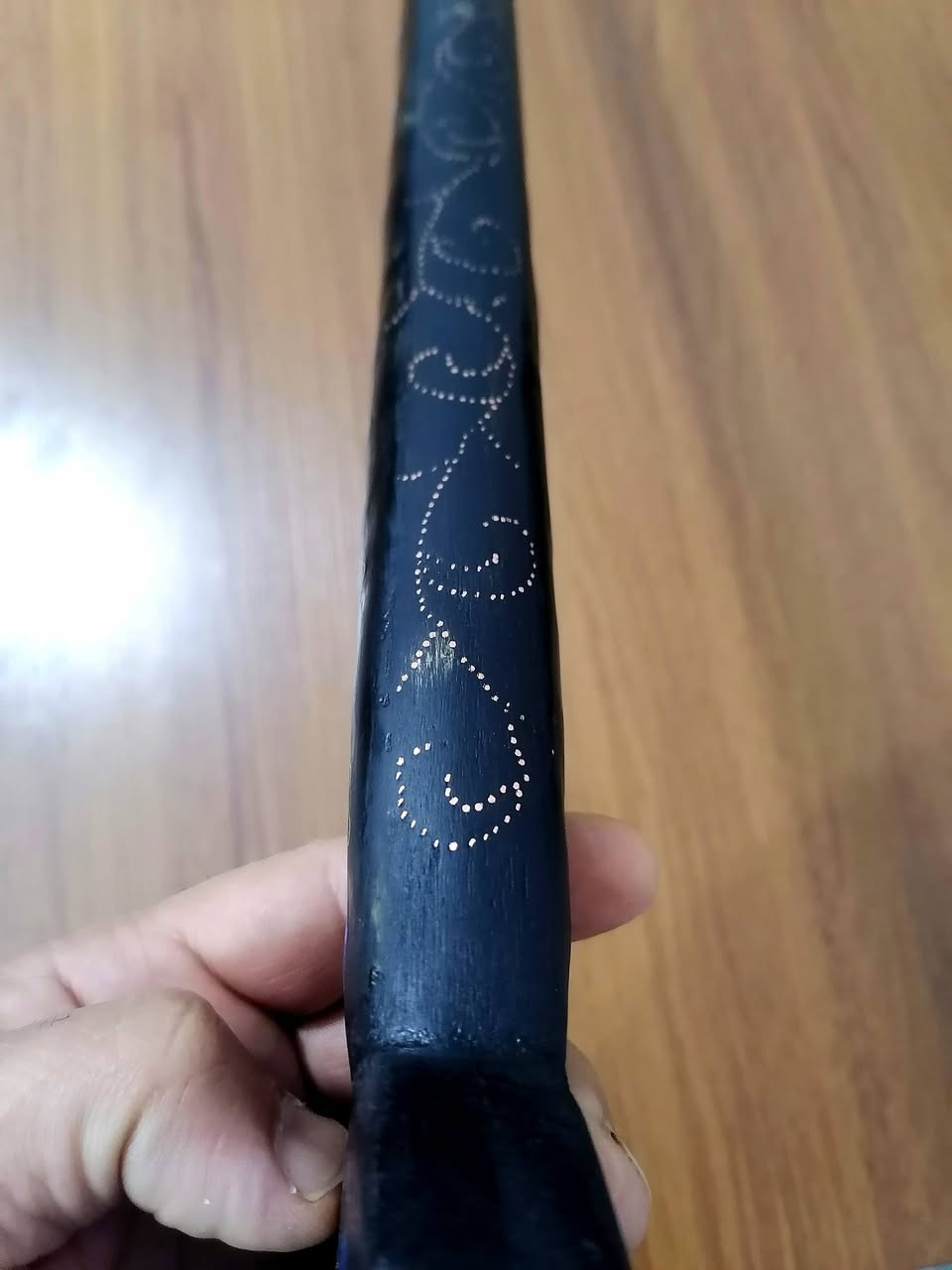 عوجية قديمة
 مشغولة صدف ونحاس الطول متر
يتوفر توصيل *********** وتساب
