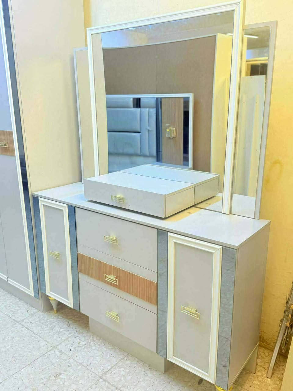 ✨ غرفة تركي 🇹🇷 ماركه اصلي 9قطع
نظام ابواب 
سرير مخزن عملي اناره شغاله 
 قماش وتر بروف أصلي
✨ نظافة 90/💯
السعر  / مليون و50
 شد ونقل مجاني داخل بغداد
توصيل للمحافظات بأسعار رمزية


**إذا كنت صاحب هذا الإعلان وتريد حذفه لأي سبب، رجاءا أرسل رسالة إلى الدعم الفني**