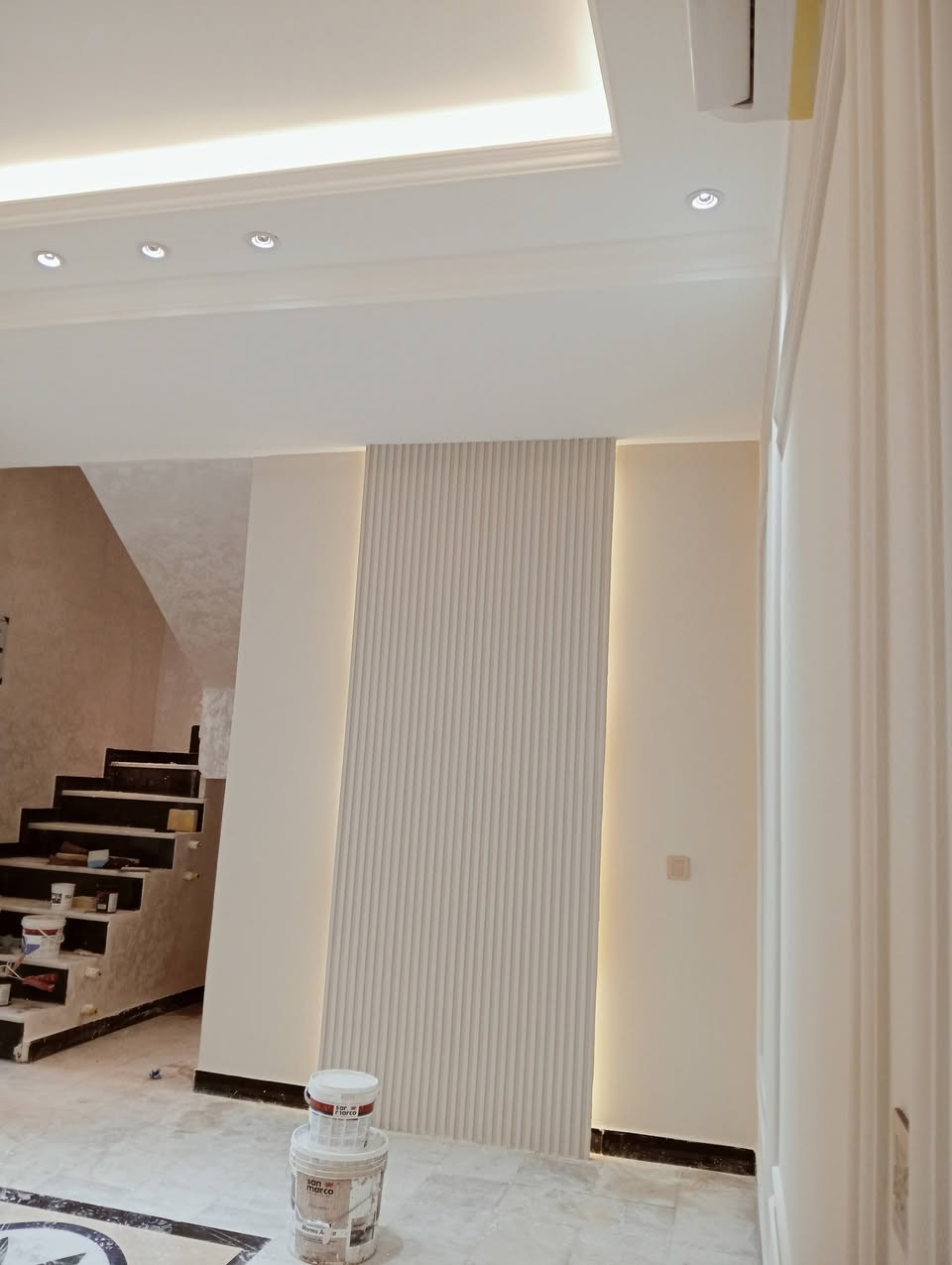 السلام عليكم امير لصبغ المنازل والواجهات وعمل الجبسن بورد والديكورات والسقوف الثانويه وصبغ البيبان ولشبابيك اي استفسار اتصل واتساب وبالخدمهه
***********
