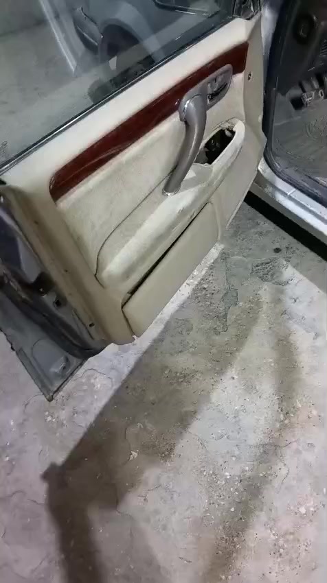 السلام عليكم ورحمة الله
شكرآ للأخ العزيز يعقوب أبو رضا من اهالي الكوت
تحوير بطاين ملكة للسيارة البرنس الأماميات فقط يتحورن
يتوفر اللون البيجي والأسود والرصاصي محورات وكاملات بس تشد تريد تجي اني اشدهن المكان بغداد حي البتول توصيل موجود
*********** متواجد واتساب
***********
