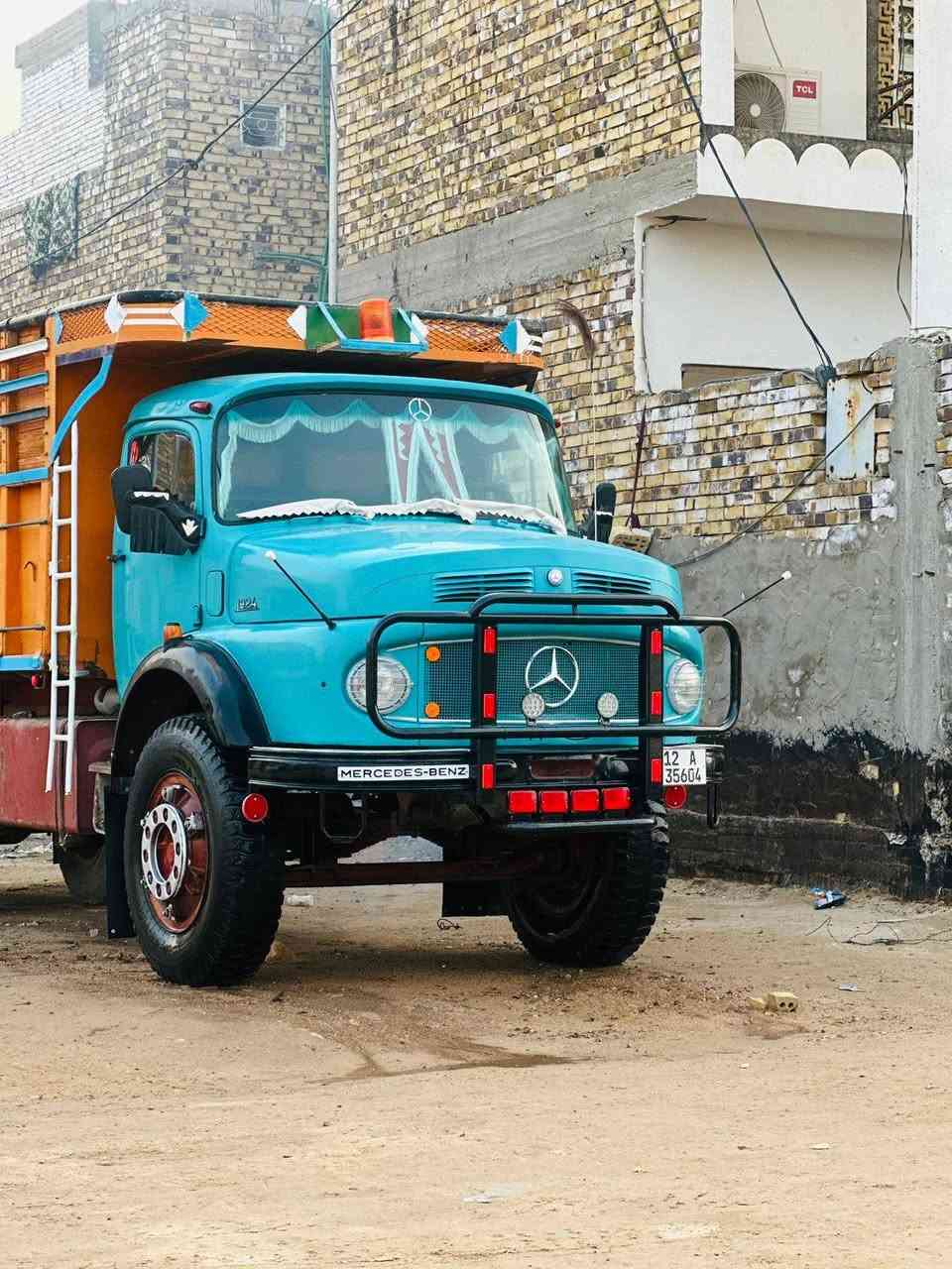 سلام عليكم اقچم البيع ( 80)وضع شركة(قمارة بلادية)شاصي مكفول  محرك مكفول كير 25 سبرنك بلادي رقم  نكليزي *********** ....***********
