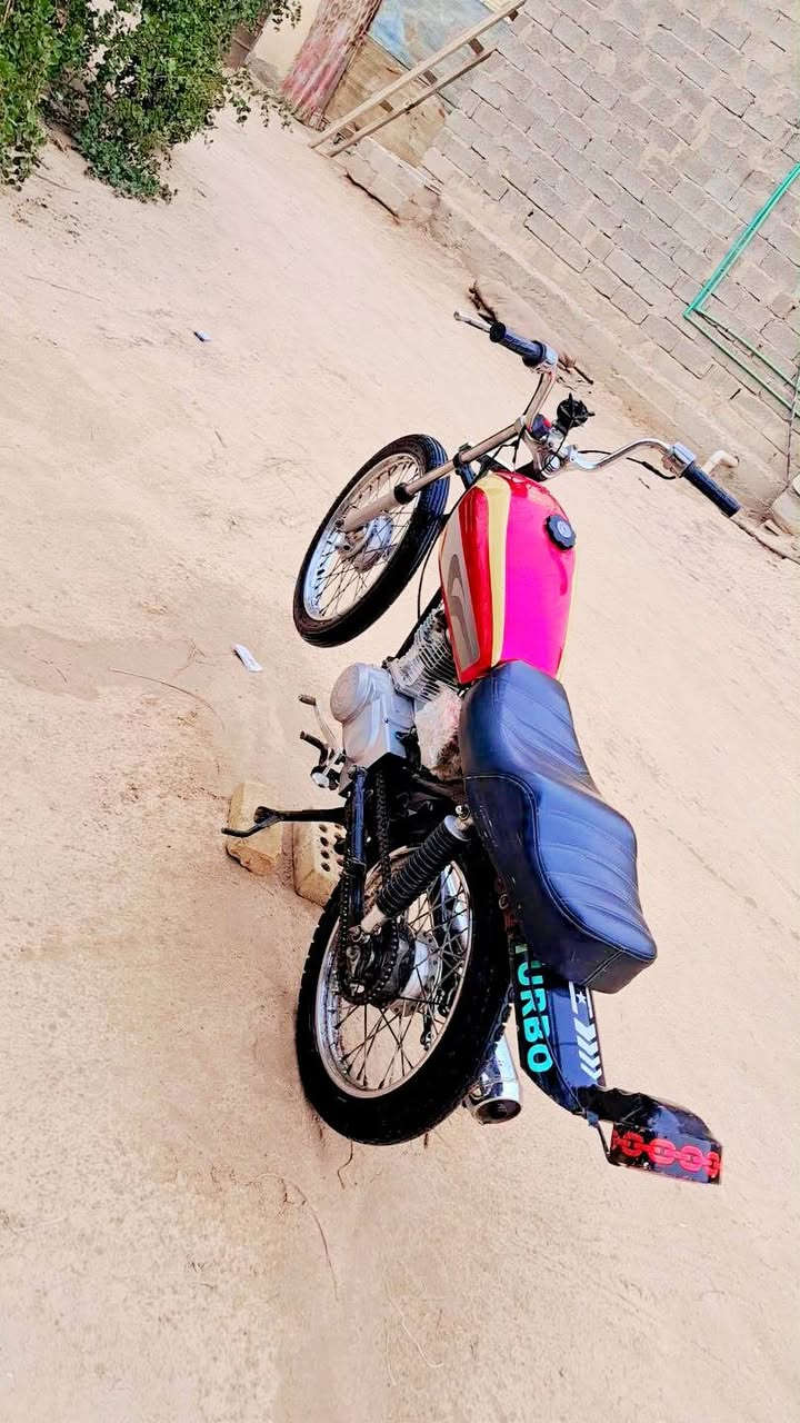 اسلام عليكم،،، دراجه ارشه باب أول  مو ديل 22 كلك كلك بيهه رقم شاصي محرك مفتوح بس مره  وحده بيدي شلعه شك لكاع لا تنقيص لا دخان لا نضوح سعر 400وبيهه مجال مكاني طريق نجف كربلاء عمود 872 قريب ع خيرات ***********
