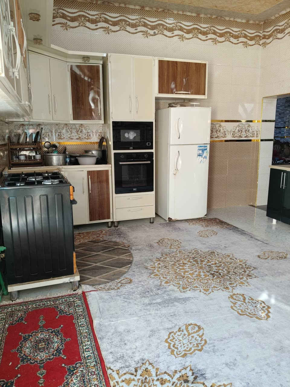 دار للبيع..رقم الدار 55446
المساحه 200م / طابو صرف بناء طابقين  صب كونكريت 5غرف
عمود 54 النداء شارع المجمعات خلف اسواق الجوهره مول البيت قريب ع شارع موقعه مميز
للاستفسار ***********
