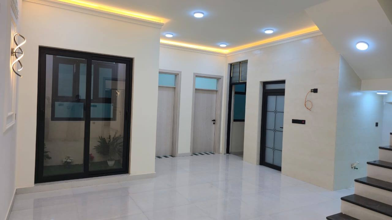 بيت🏛️ للبيع تحفه فنيه💯
🚧المساحه150م   الواجه 7.5

طابو زراعي سند 25 مرقم  بناء بارقى التصاميم💯

🌷الطابق الاول

غرفتين نوم

استقبال

صاله

🫕مطبخ سيراميك درجه اولى

⛲صيحات داخليه و خارجية

كراج سياره🚗

🌷الطابق الثاني

صاله صطح امامي وصطح خلفي مصمم غرفه ثالثه

العنوان⛳ التقيه الثالثه خلف مطعم بغداد شارع البانزين خانه

خدمات تبليط مجاري قيد العمل على الشارع يفصل بين الطابو والزراعي

⚡للاستعلام

📞***********

📲علي الجبوري/ابو مهيمن
