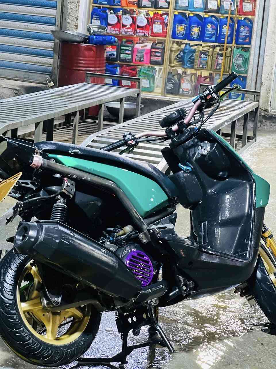 السلام عليكم خواتي سكنس جبلي لون اخضر مديل 2014 دراجه رياضيه شلعه ومعدل مزوده كلج خلفي ويدات بريك وصدر امامي وصالنصه بوري عدل وطلاعات وهواي نواعم مكفوله كفاله عامه برقي ما مفتوح بيه صارله 3شهر نازله من رمبه 
سعر 1,250وبيه مجال مكاني بغداد مدينه الصدر 
***********
