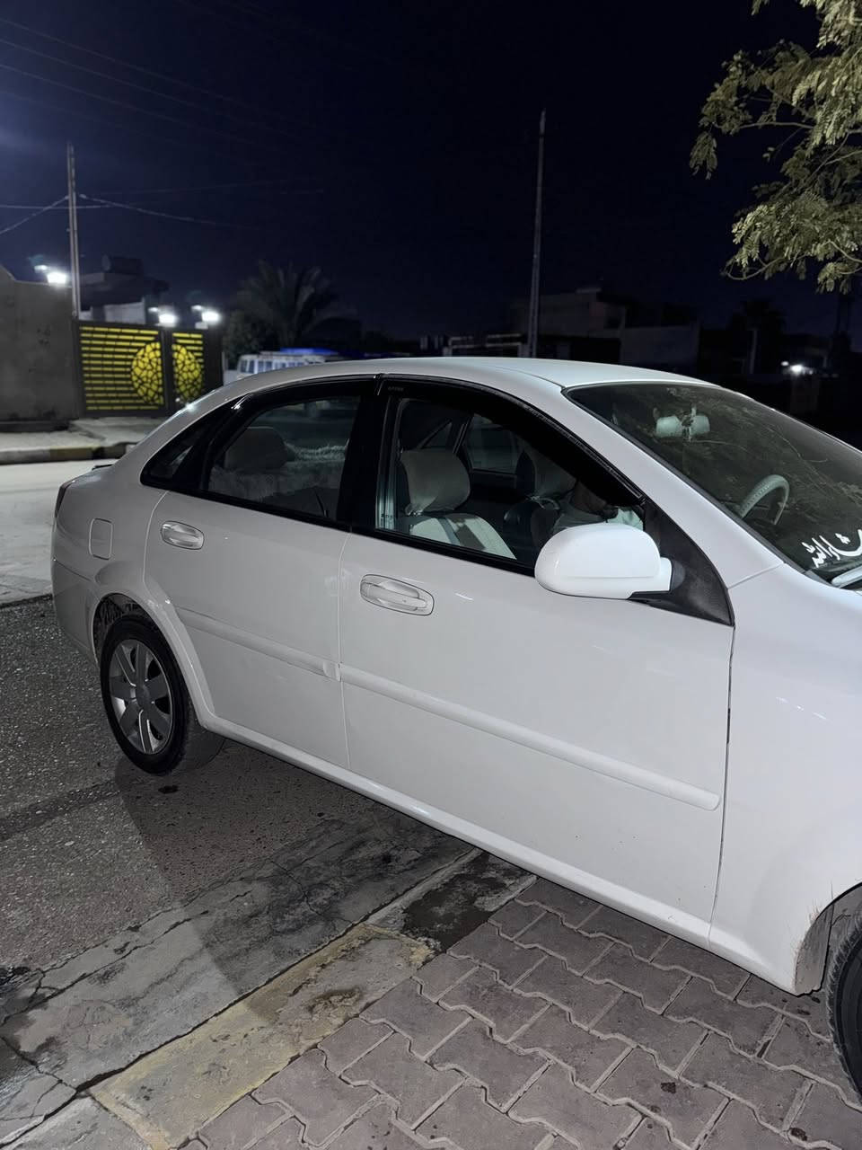 شوفرليت اوبترا موديل 2012 لون ابيض سياره جديد بمعنى الكلمه ضرار مالتها ضربه من وراه خفيفه السعر 85 وبيها مجال 
رقم الهاتف 
عنوان كركوك 
***********
