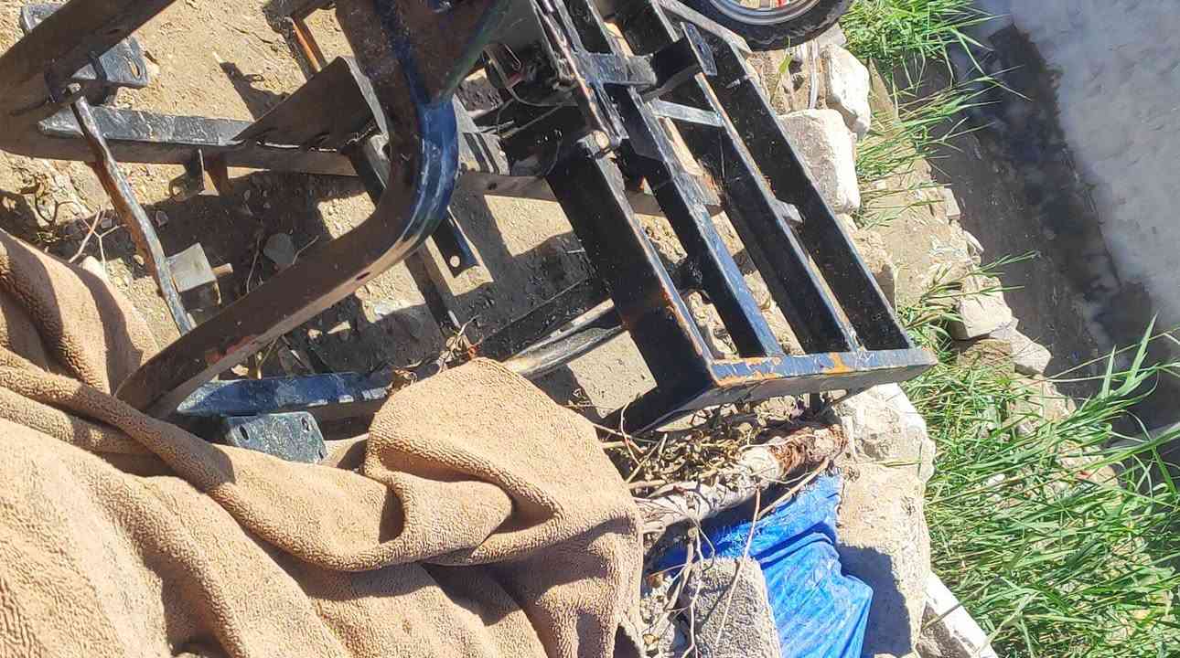 سلام عليكم شباب شاصي ادوات للبيع شاص نظيف مصبوغ وكامل المكان البصره قضاء المدينه رقم ***********
